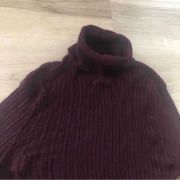 MASSIVE $10 SALE Women's Ribbed Turtleneck Sweater - Burgundy - Picture 4 of 6